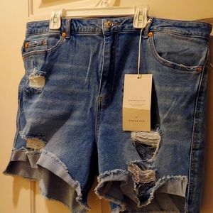 Gemma Rea shorts 18 w